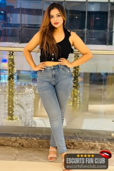 Amina Muslim escort Panaji Goa