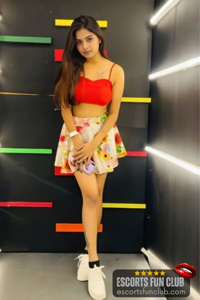 Komal VIP escort Ghod Dod Adajan Surat