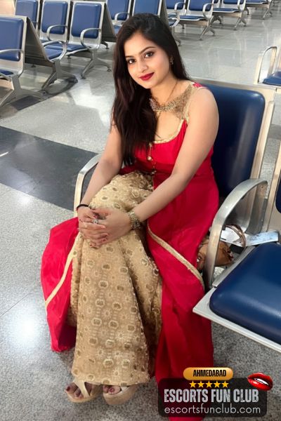 Lavanya VIP call girl Paldi Ahmedabad