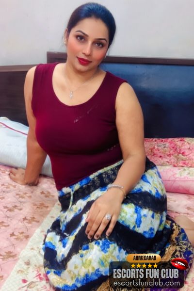 Neha housewife escort Satellite Ahmedabad