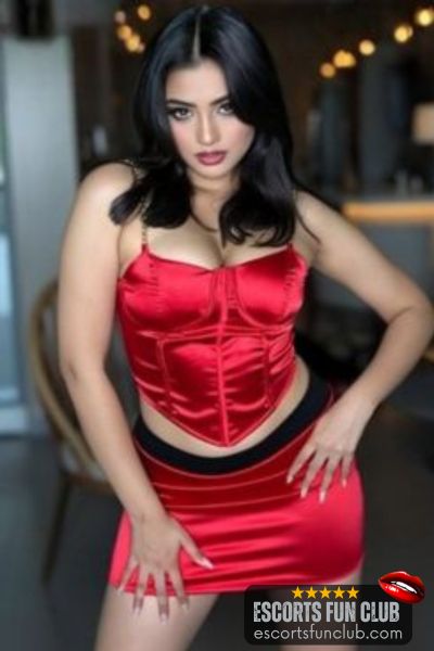 Shreya out call escort Piplod Surat