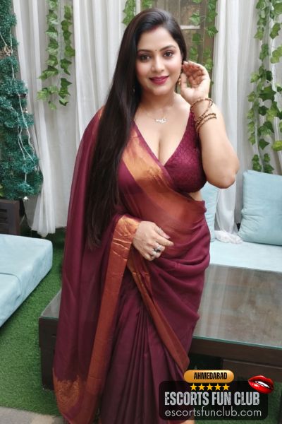 Sneha housewife escort Bodakdev Ahmedabad