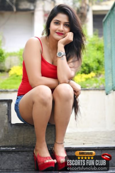Aarohi young escort Vastrapur Ahmedabad